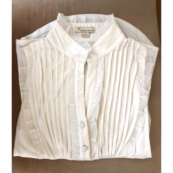 Ruffled sleeveless top in White - Picture 2 of 7